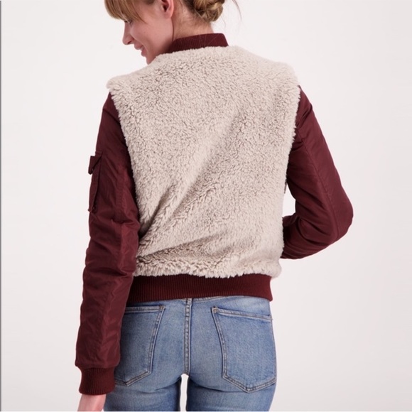 Levi’s Sherpa Quilted Bomber Jacket Maroon Women’s - Picture 3 of 11